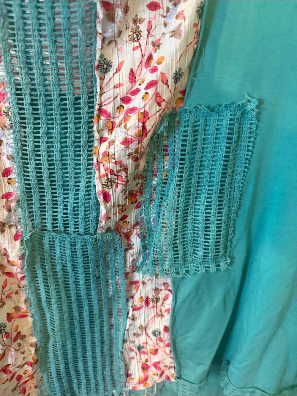 POL Teal Patchwork V‑Neck Women's Tunic with Floral Sleeves - Picture 4 of 5